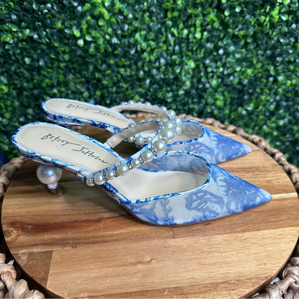 Betsey Johnson Blue Floral‎ Heels with Pearl Accents
